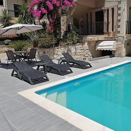 Iliana Apartments เยโอริยิอูโปลิส ภายนอก รูปภาพ