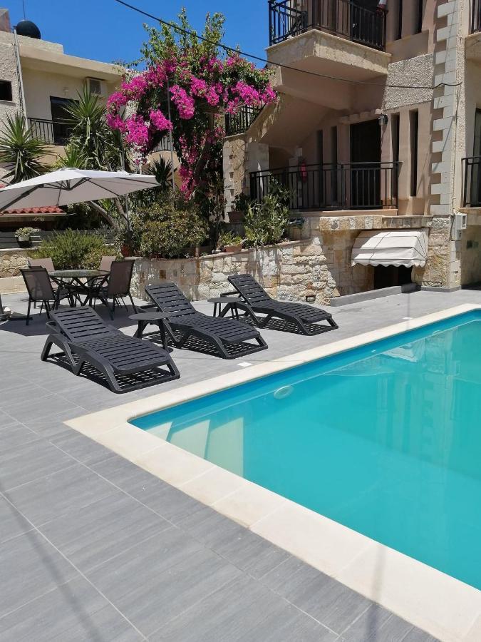 Iliana Apartments เยโอริยิอูโปลิส ภายนอก รูปภาพ