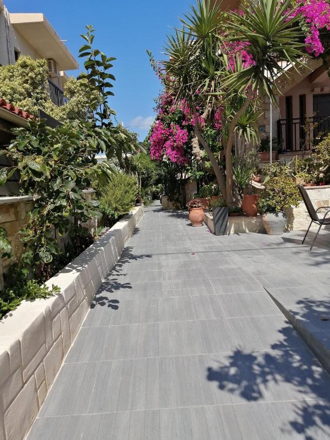 Iliana Apartments เยโอริยิอูโปลิส ภายนอก รูปภาพ