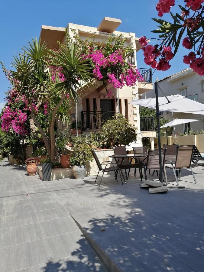 Iliana Apartments เยโอริยิอูโปลิส ภายนอก รูปภาพ