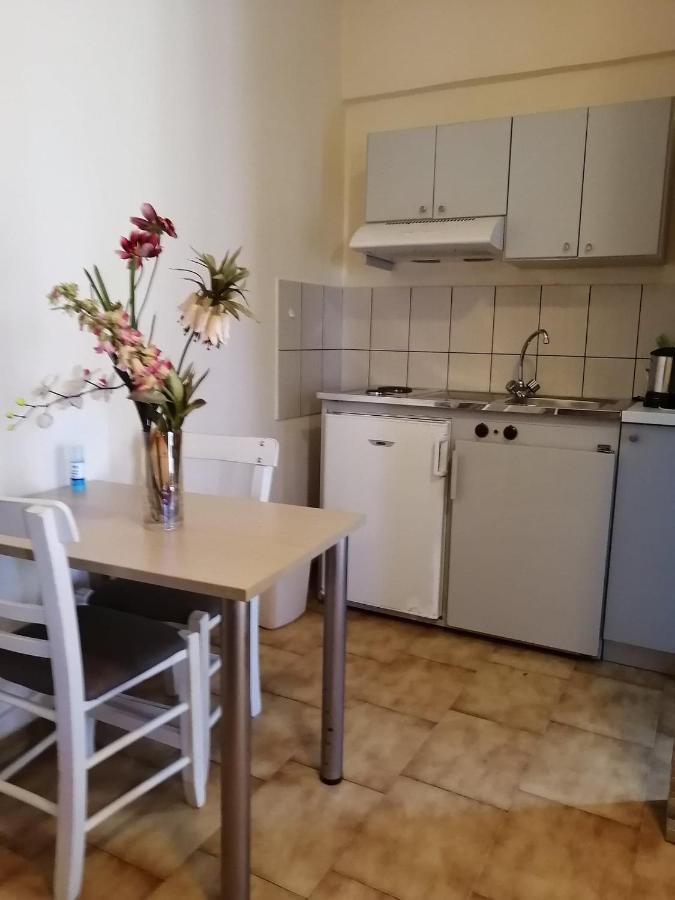 Iliana Apartments เยโอริยิอูโปลิส ภายนอก รูปภาพ