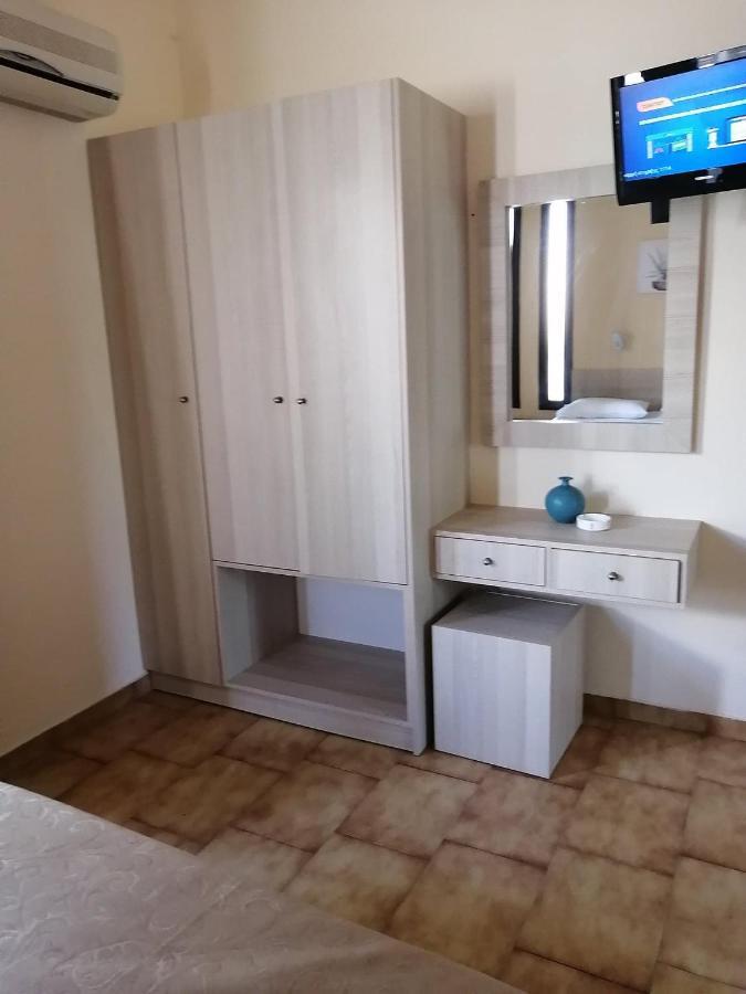 Iliana Apartments เยโอริยิอูโปลิส ภายนอก รูปภาพ