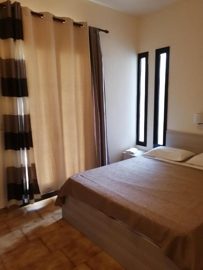 Iliana Apartments เยโอริยิอูโปลิส ภายนอก รูปภาพ