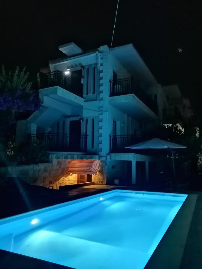 Iliana Apartments เยโอริยิอูโปลิส ภายนอก รูปภาพ