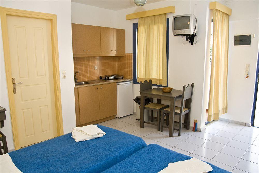Iliana Apartments เยโอริยิอูโปลิส ภายนอก รูปภาพ