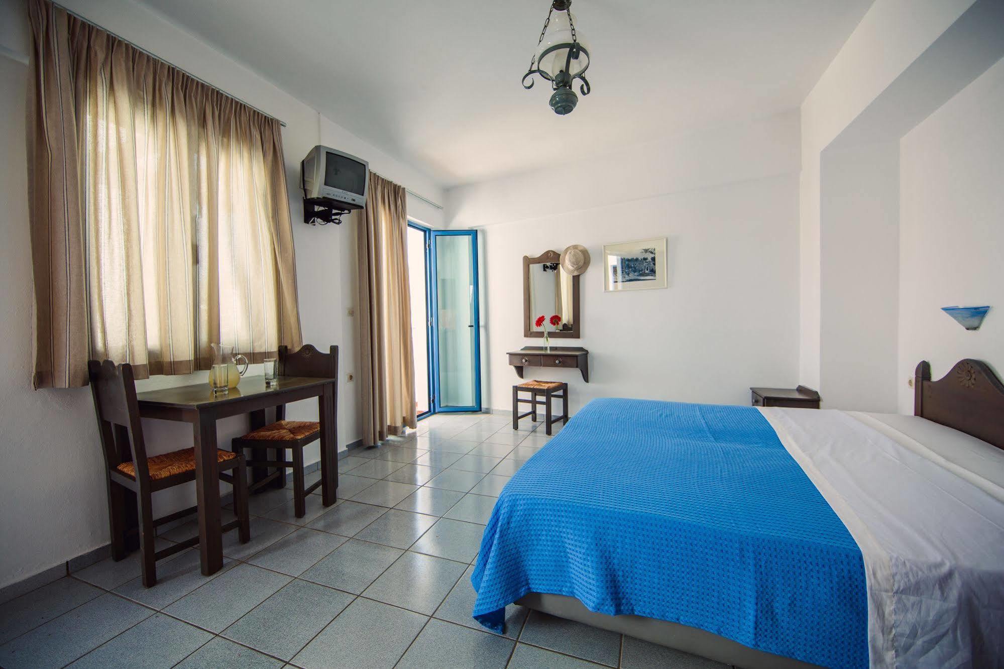 Iliana Apartments เยโอริยิอูโปลิส ภายนอก รูปภาพ