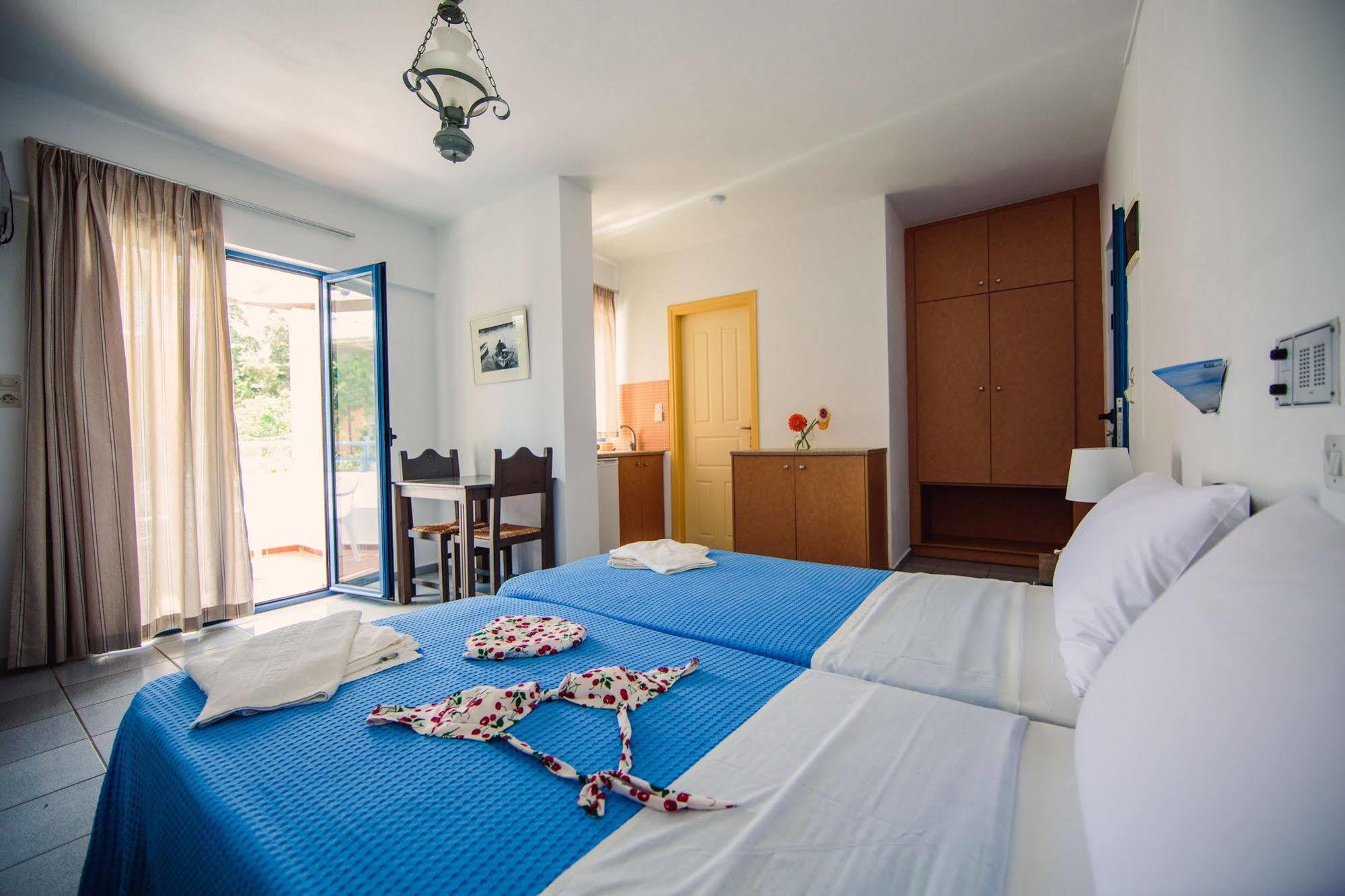 Iliana Apartments เยโอริยิอูโปลิส ภายนอก รูปภาพ