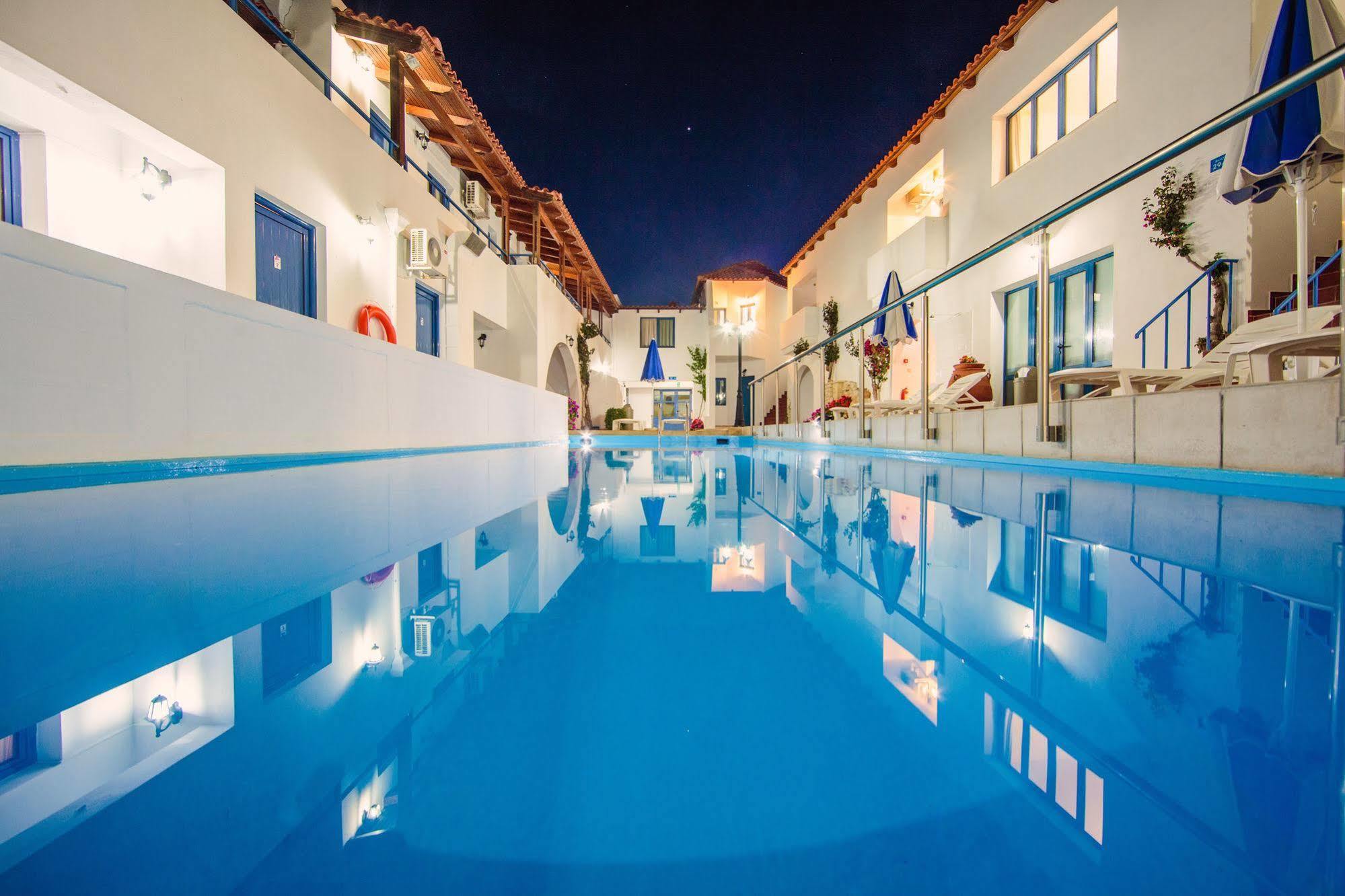 Iliana Apartments เยโอริยิอูโปลิส ภายนอก รูปภาพ