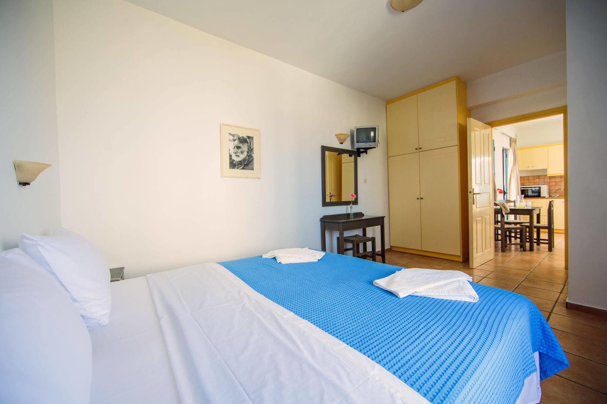 Iliana Apartments เยโอริยิอูโปลิส ภายนอก รูปภาพ