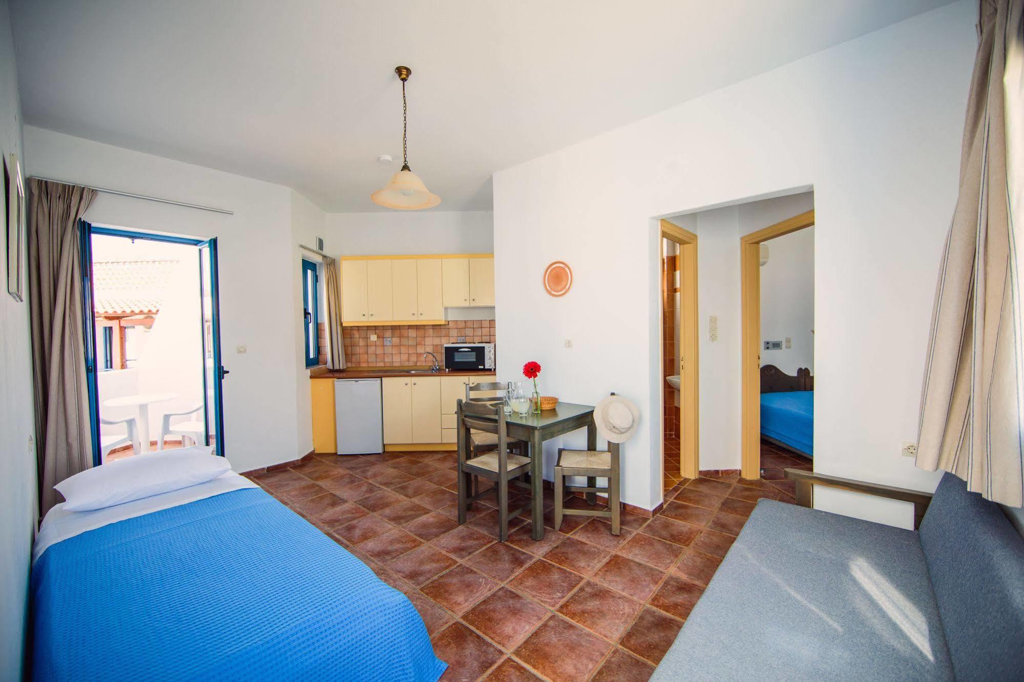 Iliana Apartments เยโอริยิอูโปลิส ภายนอก รูปภาพ