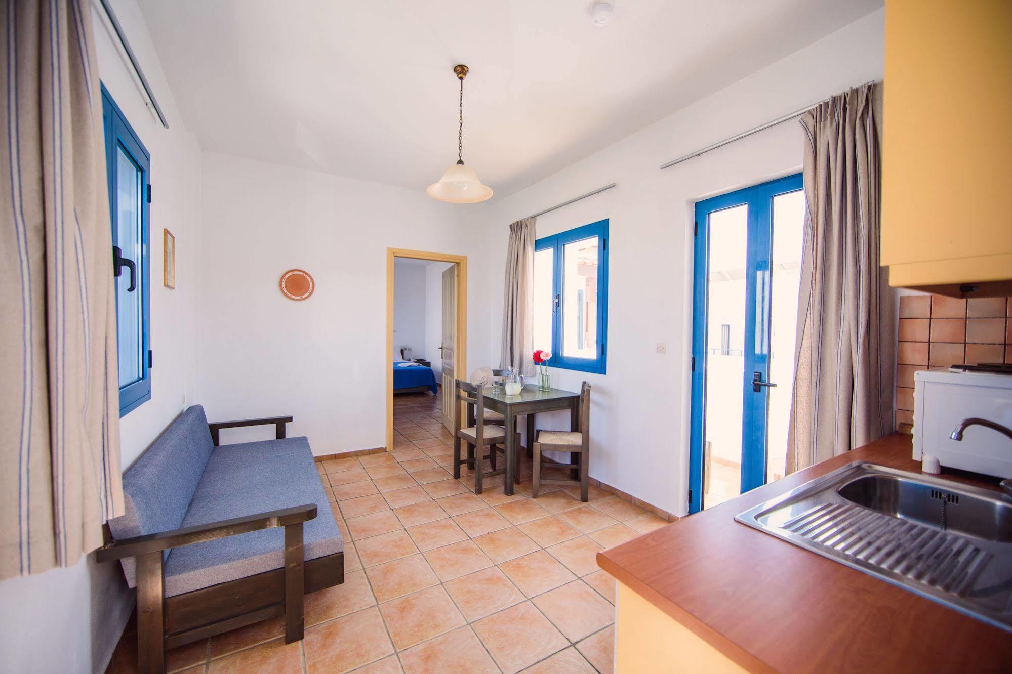 Iliana Apartments เยโอริยิอูโปลิส ภายนอก รูปภาพ